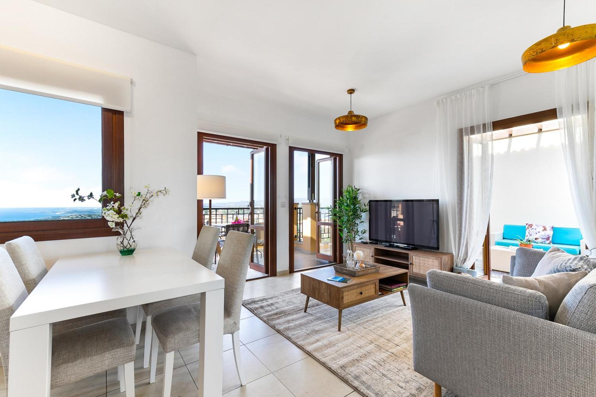 1 Bedroom Pyrgos With Beautiful Sea And Sunset Views, Aphrodite Hills Apartament